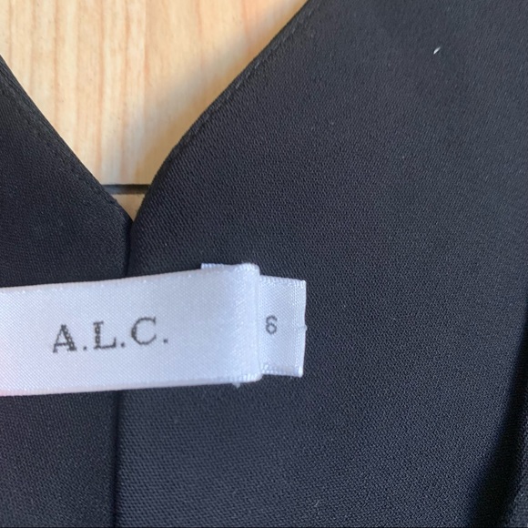 A.L.C. Size 6 Black Sleeveless Top Front Zip - Picture 6 of 6